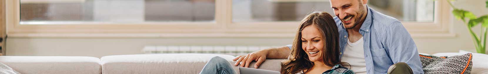 Chercher un consultant immobilier megAgence Une jeune femme cherche le consultant immobilier megAgence le plus proche de chez elle